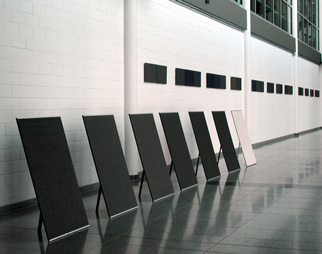 agmar Lißke, o.T./ zu: Das Buch mit sieben Siegeln, 2000/2002, Papier, Holz, Graphit, 20 Tafeln à 98,5 x 68,5 x 45 cm agmar Lißke, o.T./ zu: Das Buch mit sieben Siegeln, 2000/2002, Papier, Holz, Graphit, 20 Tafeln à 98,5 x 68,5 x 45 cm